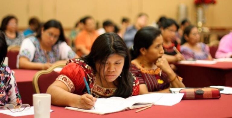 Oportunidades de becas para estudiantes indígenas en universidades de México